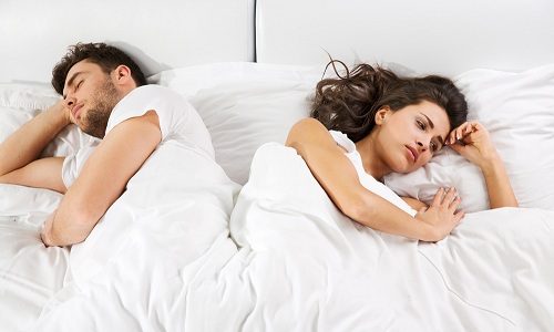 В период болезни женщине сложно сосредоточиться на работе и домашних делах, она боится заниматься любовью со своим мужчиной, избегая осложнений
