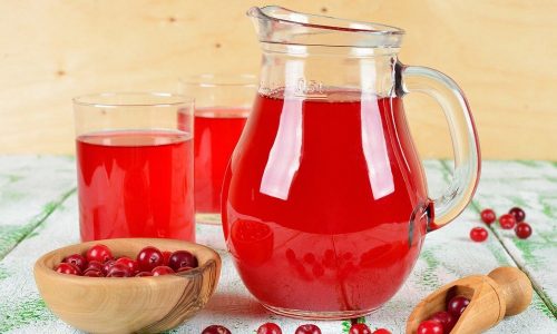 Брусничная вода имеет мочегонное и слабительное действие