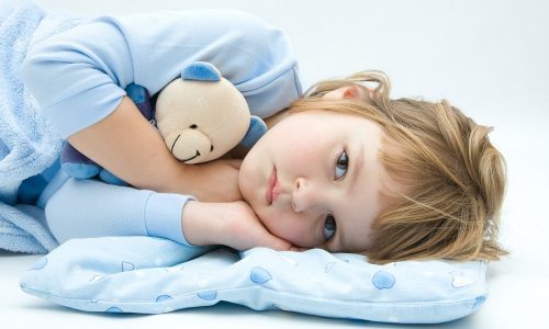 Частыми причинами цистита у детей являются вирусные и кишечные заражения, переохлаждение организма
