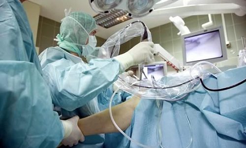 Цистоскопия — травмоопасное и болезненное обследование при воспалении мочевого пузыря. Прибегать к такой процедуре при цистите надо только в том случае, если заболевание длится более 10 дней